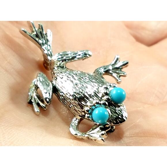 Vintage Emmons Frog Brooch Silver Tone Turquoise Eyes 1970s Book Piece Pin - Picture 5 of 10